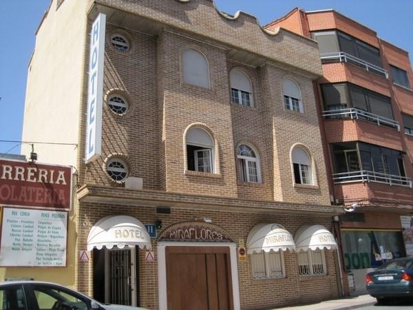 אלקובנדס Hotel Miraflores מראה חיצוני תמונה