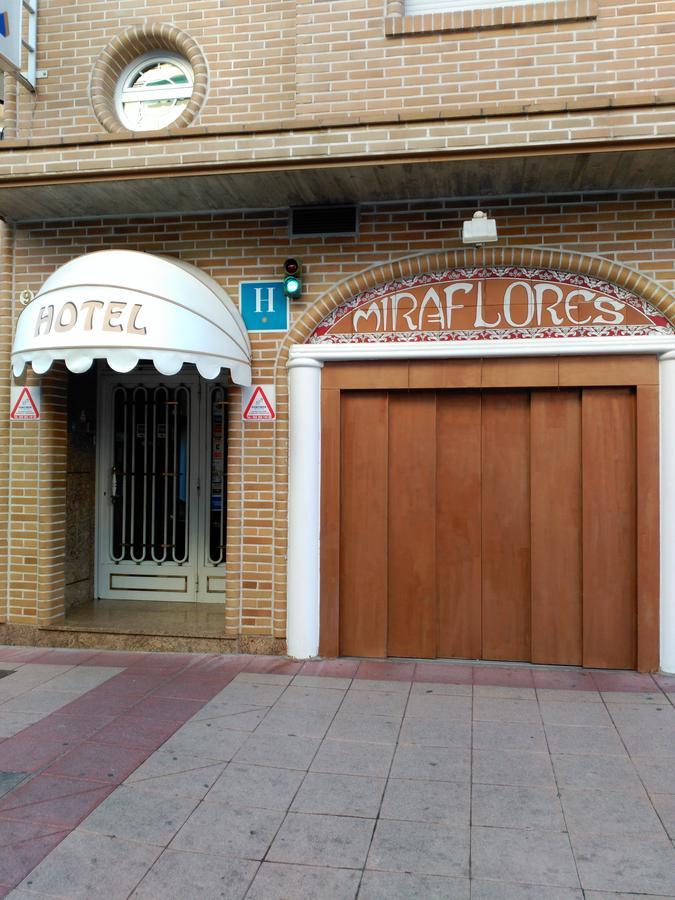 אלקובנדס Hotel Miraflores מראה חיצוני תמונה