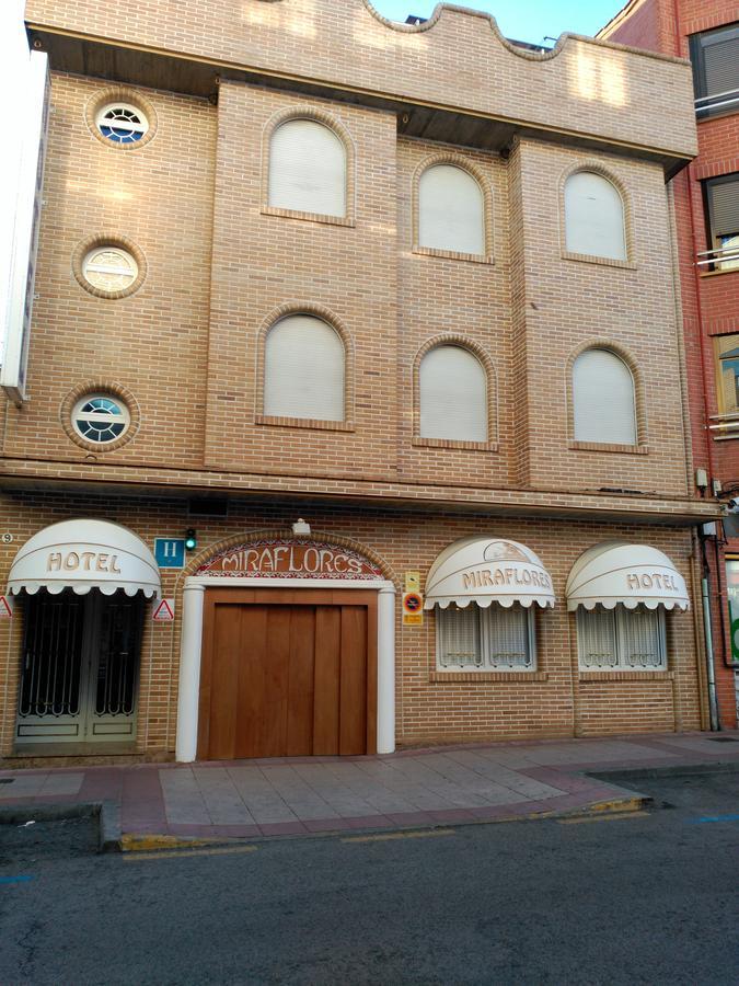 אלקובנדס Hotel Miraflores מראה חיצוני תמונה